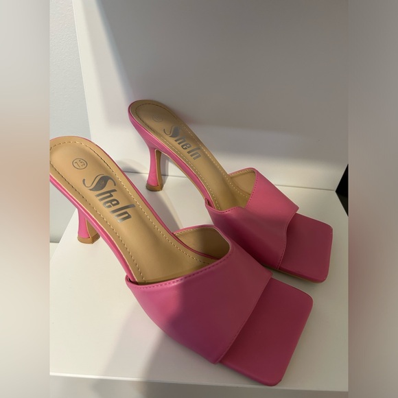 Shein Barbie pink mules heels 🎀, size 7.5, good condition. - Picture 3 of 4